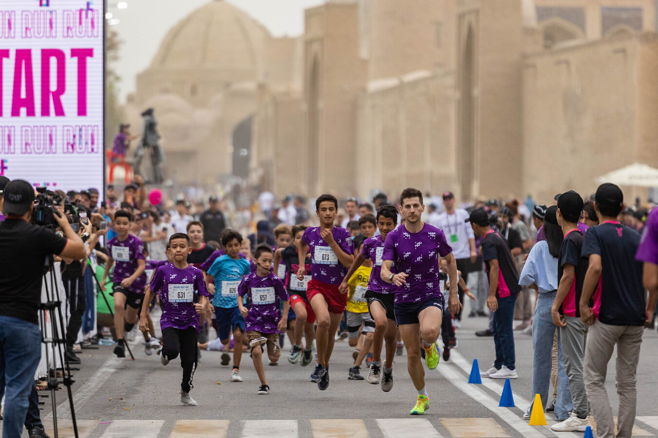 26-avgusta-2023-goda-sostoyalsya-pervyy-mezhdunarodnyy-blagotvoritelnyy-nochnoy-zabeg-bukhara-night-race