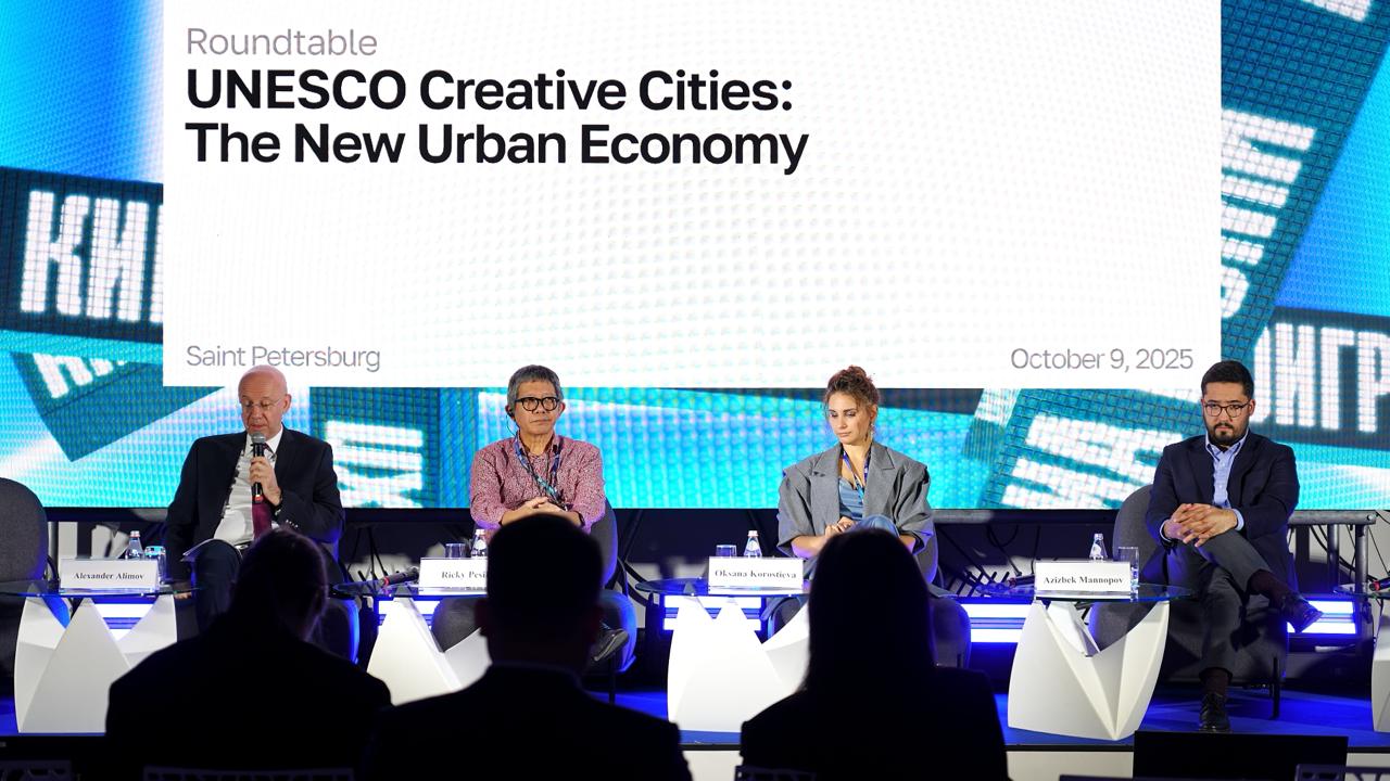 Азизбек Маннопов представил опыт Бухарского биеннале на круглом столе «Креативные города ЮНЕСКО»